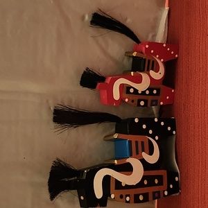 2 Rare Japanese Blk and Red Hores.